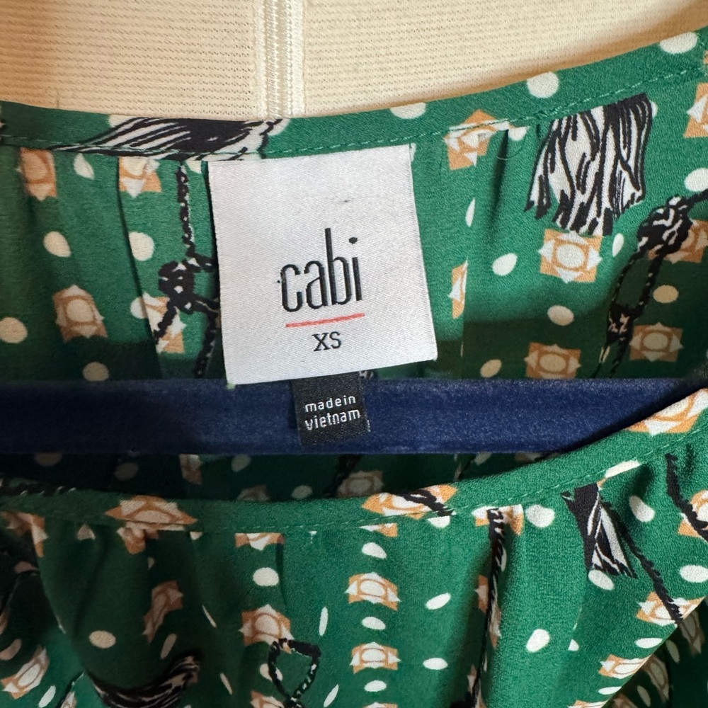 CAbi‎ XS Green Patterned Blouse - Picture 3 of 4